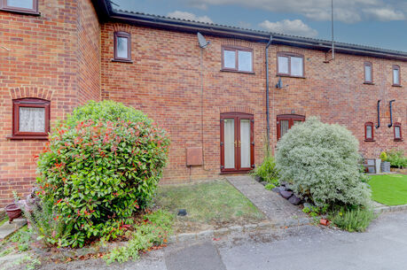 2 bedroom mid terraced house for sale