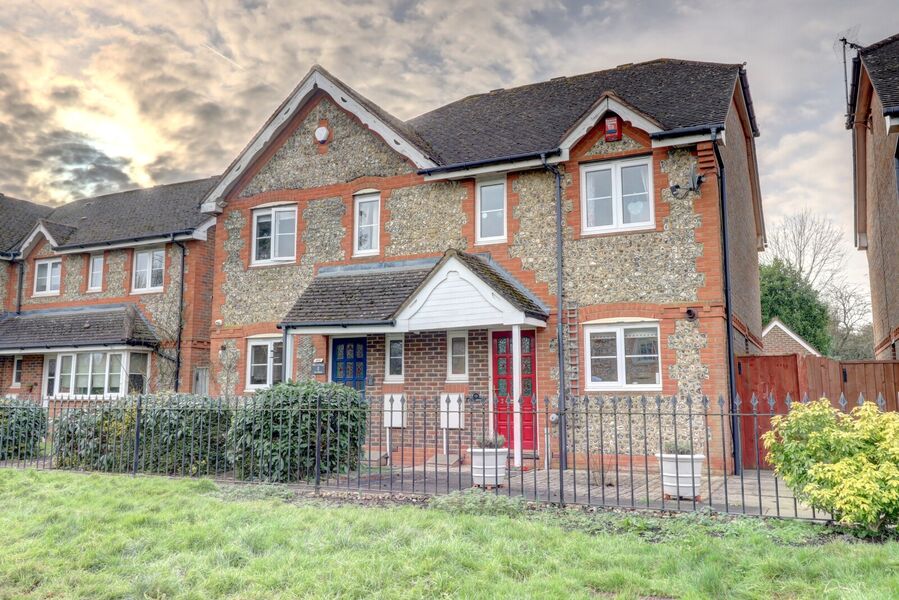 3 bedroom semi detached house for sale