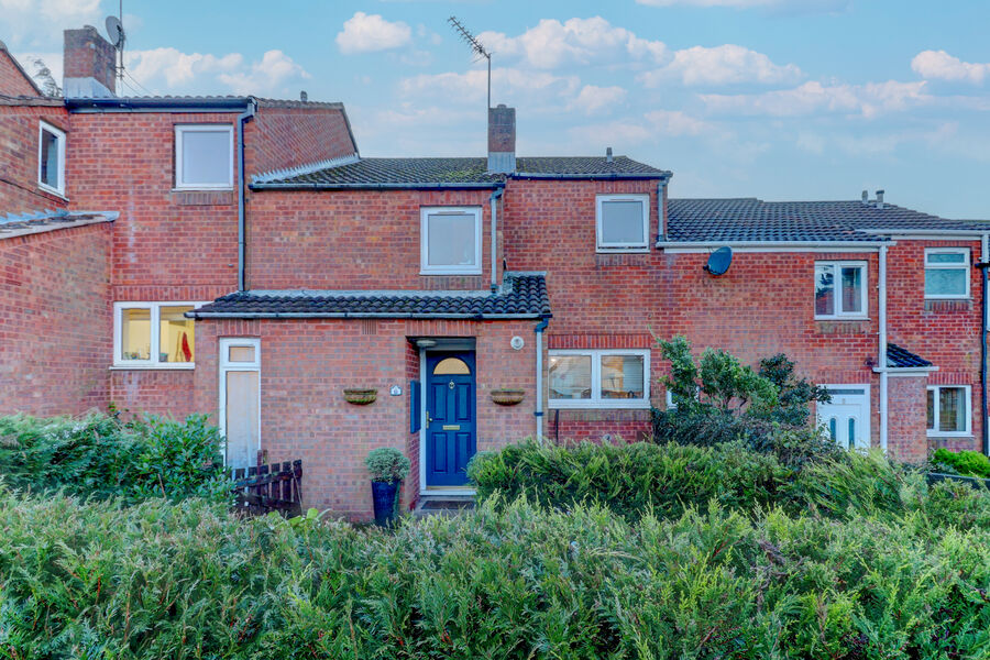 3 bedroom mid terraced house for sale