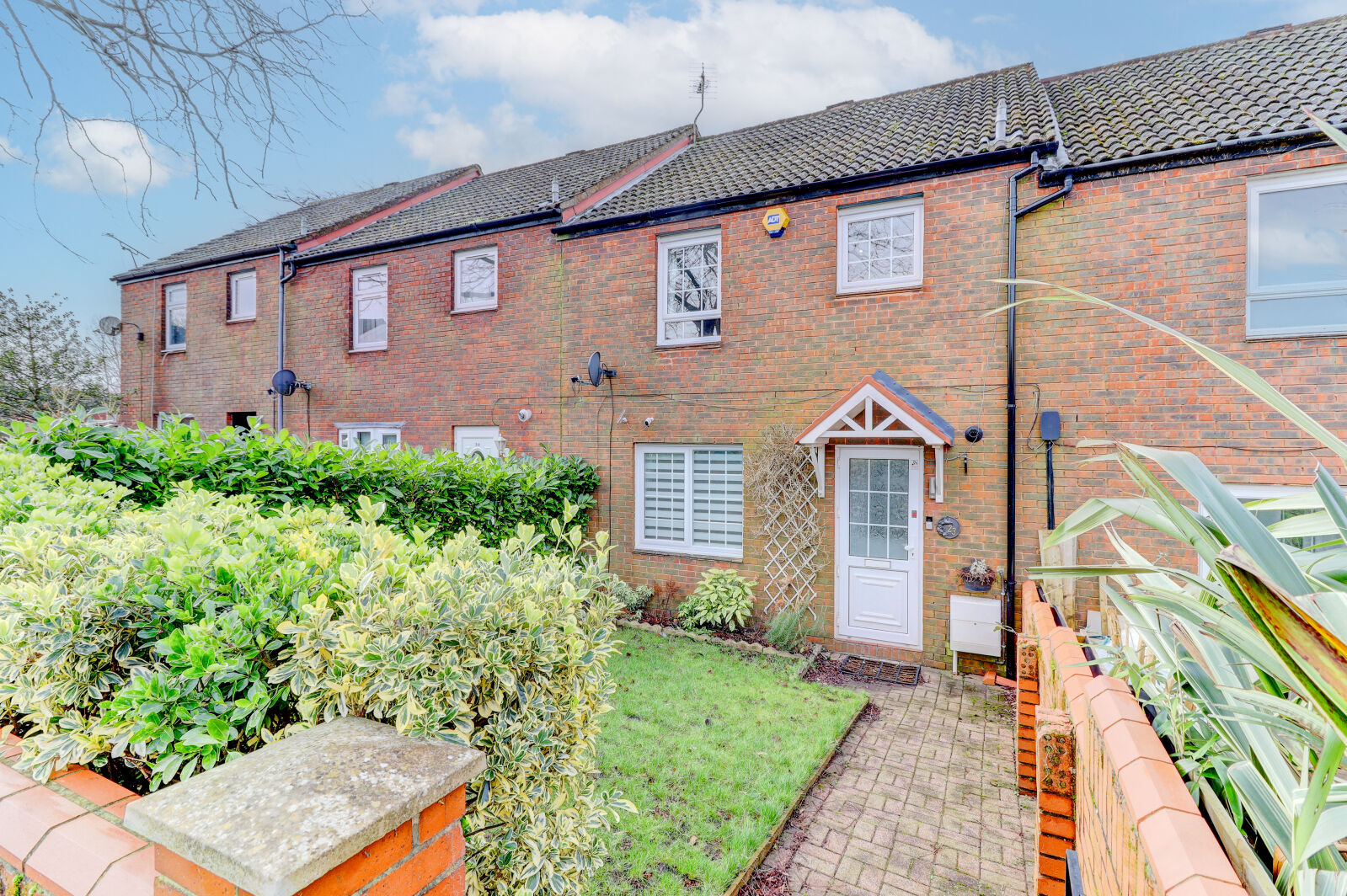 3 bedroom mid terraced house for sale Cater Road, High Wycombe, HP14, main image