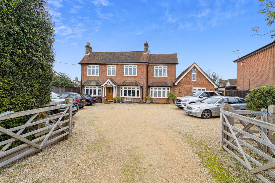 5 bedroom detached house for sale