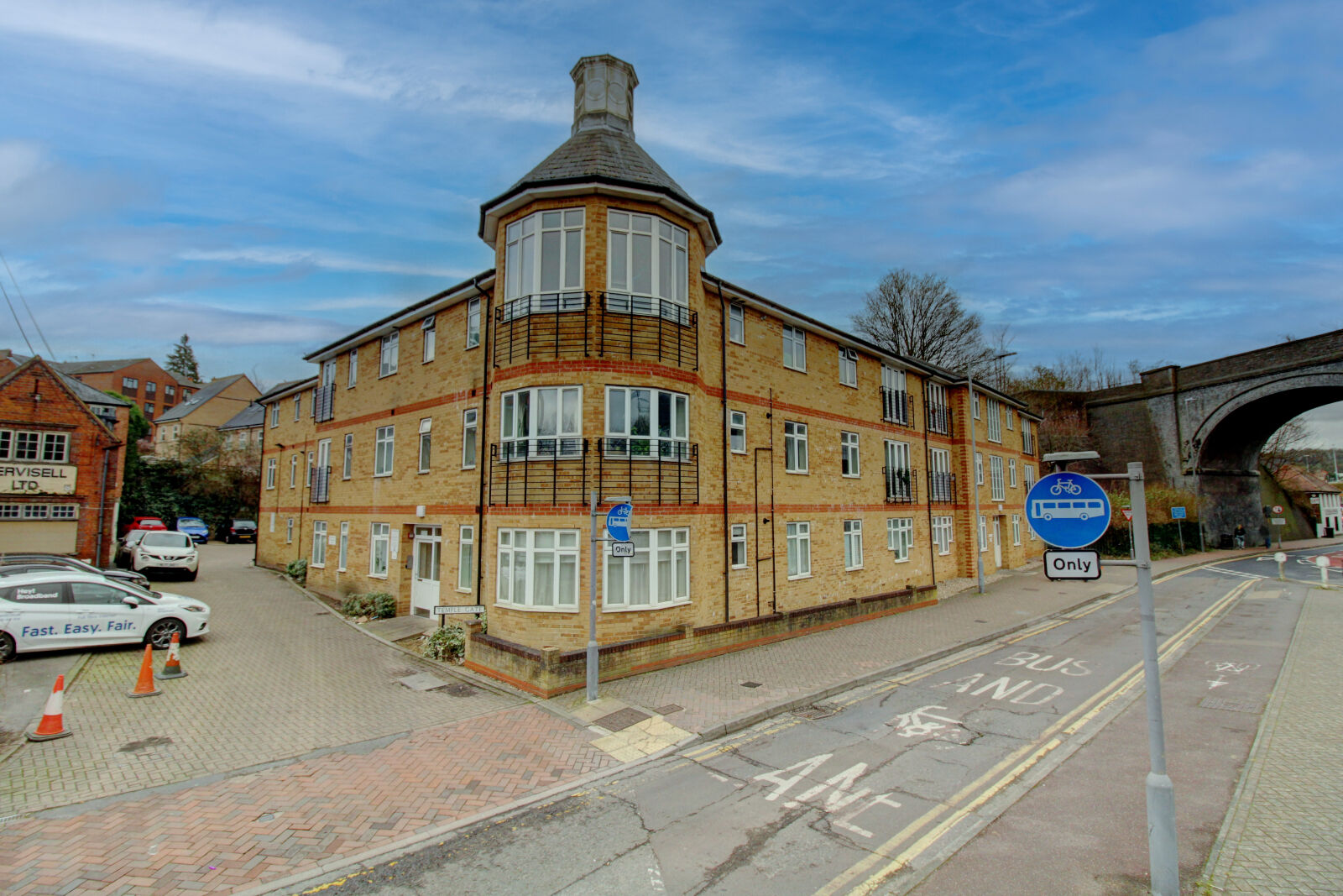 1 bedroom  flat to rent, Available part-furnished now Temple End, High Wycombe, HP13, main image