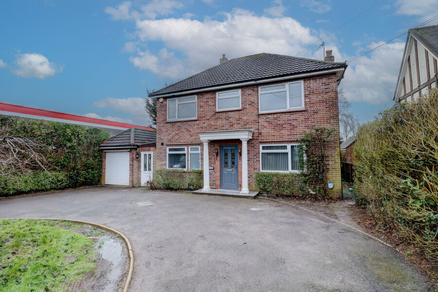 3 bedroom detached house to rent, Available unfurnished now