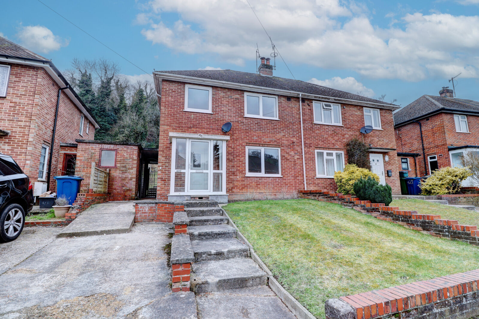 3 bedroom semi detached house to rent, Available unfurnished now Micklefield Road, High Wycombe, HP13, main image