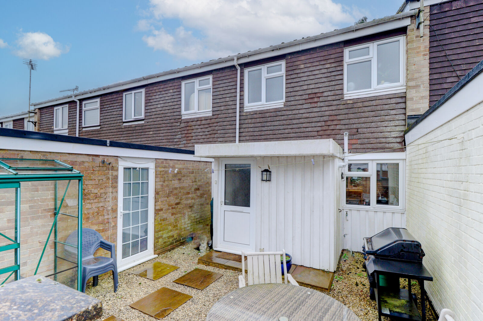 3 bedroom mid terraced house for sale James Road, High Wycombe, HP14, main image