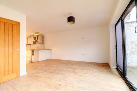 2 bedroom end terraced house for sale