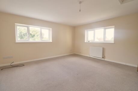 2 bedroom  maisonette to rent, Available from 05/07/2024