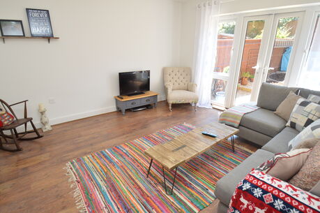 2 bedroom mid terraced house to rent, Available unfurnished from 01/12/2024