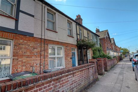 2 bedroom mid terraced house for sale