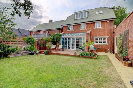 5 bedroom detached house for sale