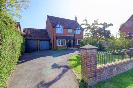 4 bedroom detached house for sale