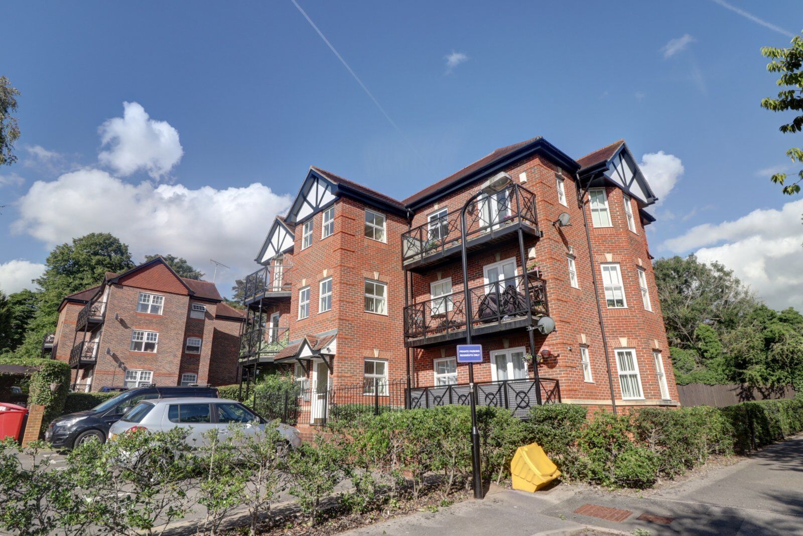 2 bedroom  flat to rent, Available from 17/08/2024 Shrubbery Close, High Wycombe, HP13, main image