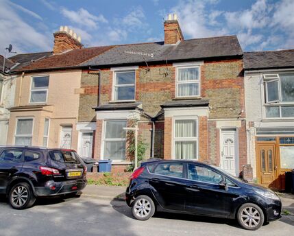 2 bedroom mid terraced house for sale